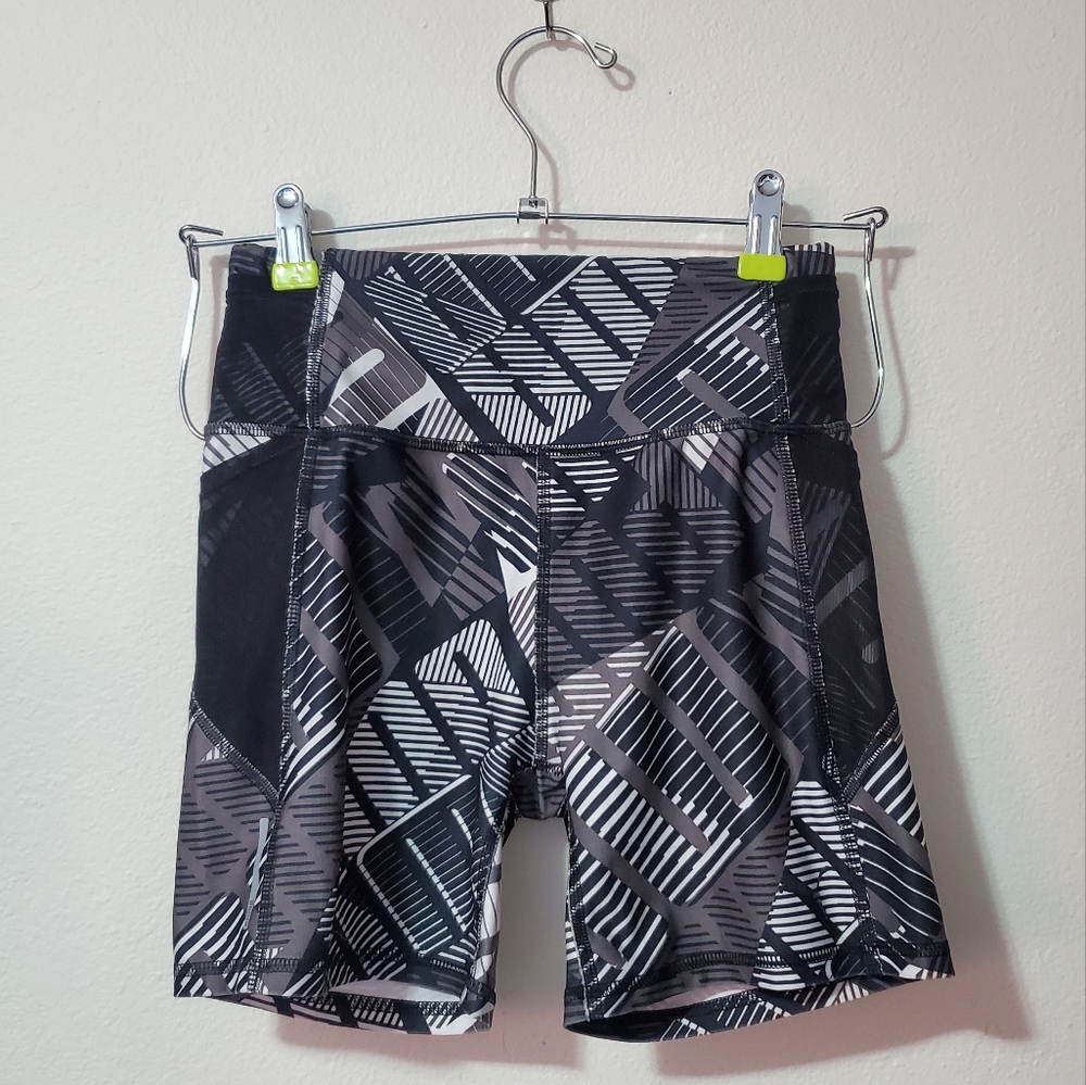 Puma Be Bold Women's Graphic Shorts Size XS